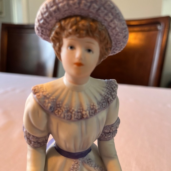 Vintage Victorian figurine Porcelain “Penelope” #1491 - Picture 7 of 12